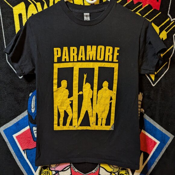 Paramore 2023 Tour T-Shirt.  In good condition, size small. - Picture 1 of 5